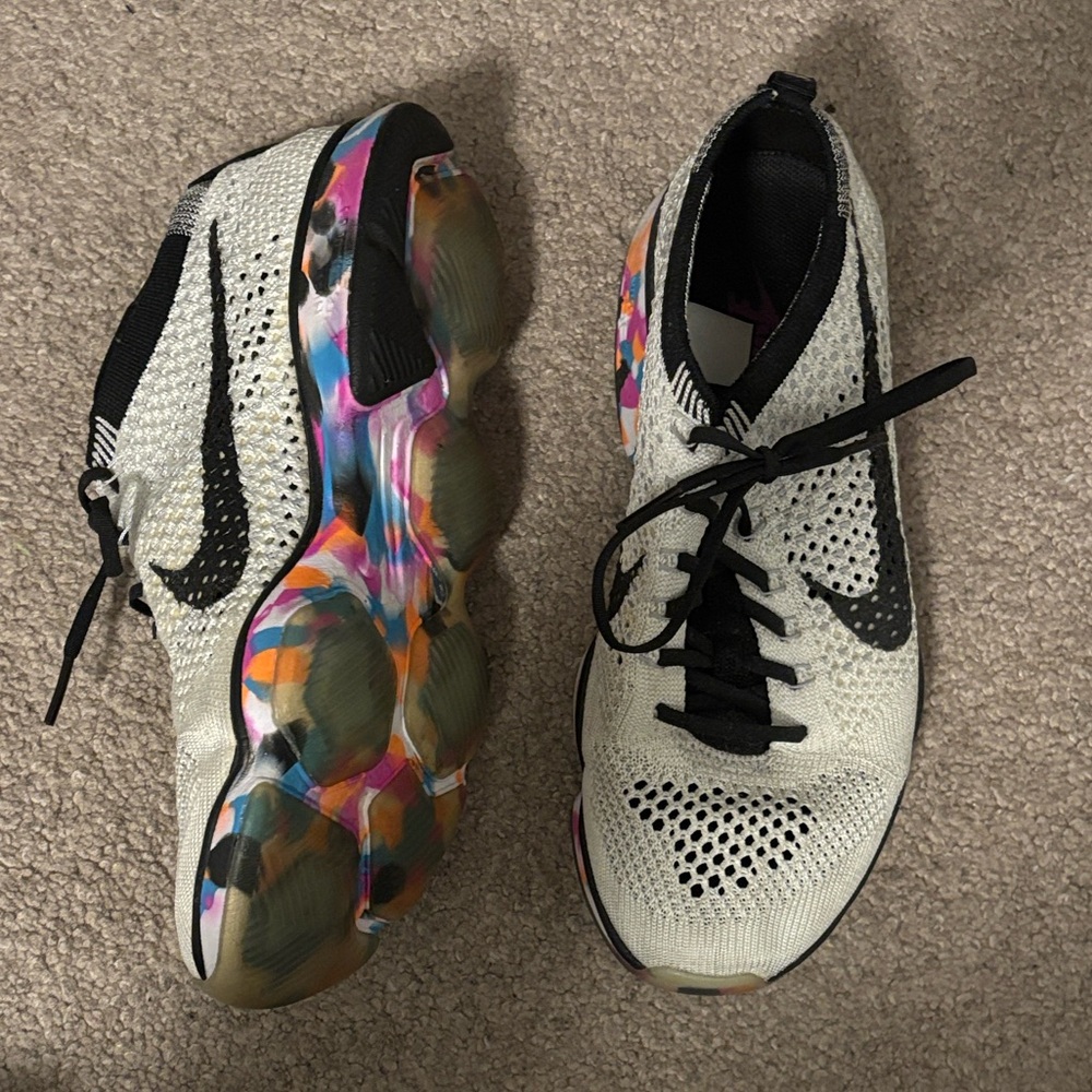 Nike FlyKnit Zoom Women's Sneakers